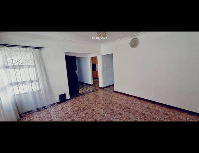 6 BEDROOM FREESTANDING FOR SALE IN MOUNTAIN RISE